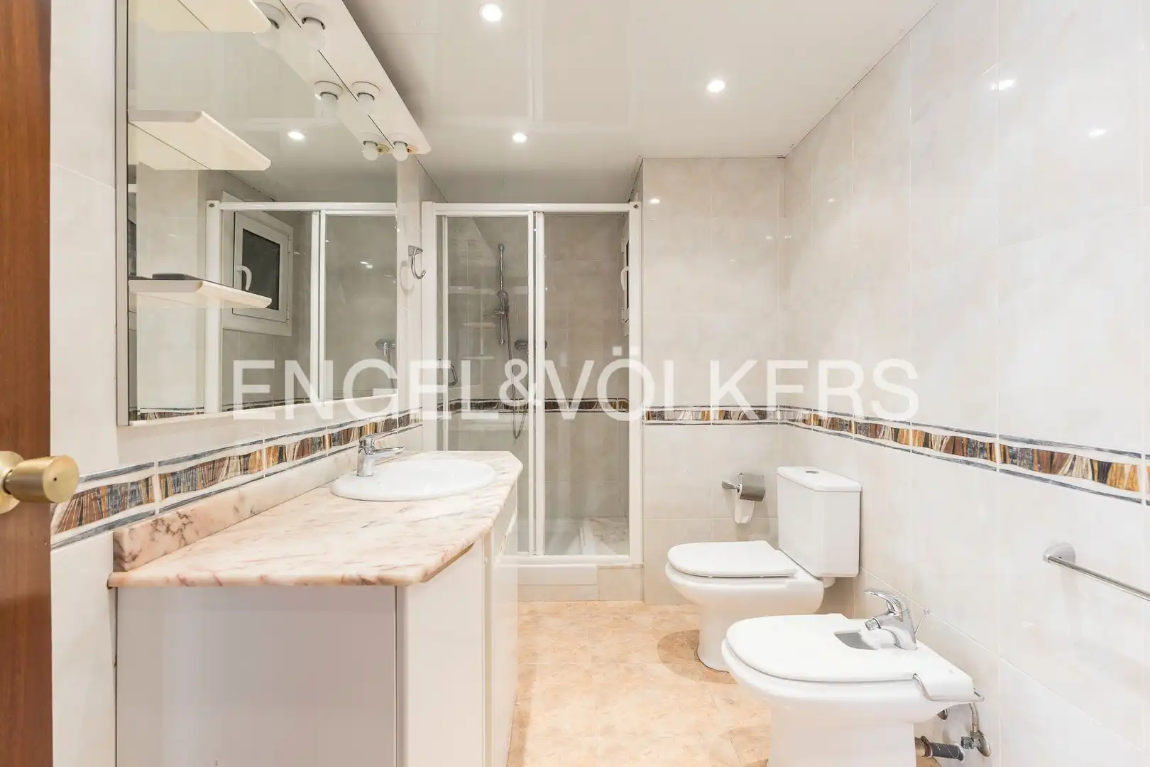 Baño de Piso en venta en Barcelona con Calefacción