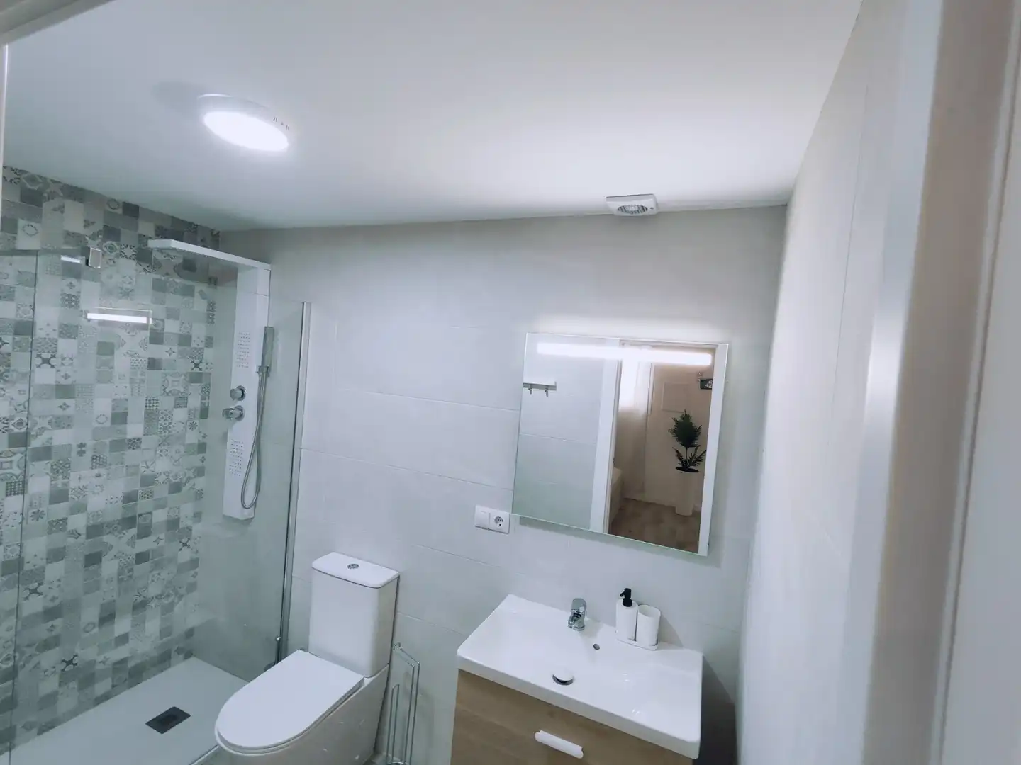 Badezimmer von Geschaftsraum zum Verkauf in Málaga mit Klimaanlage, Heizung und Möbliert