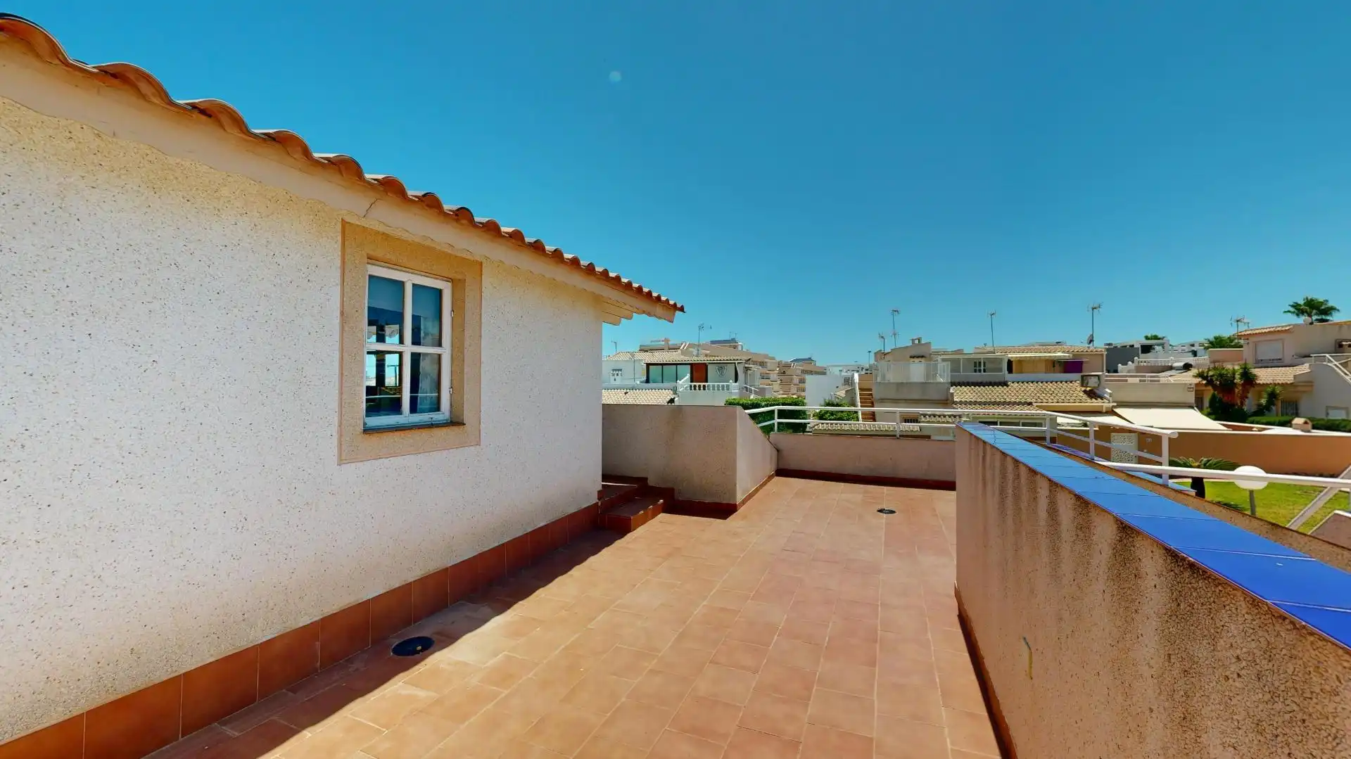 Terrassa de Casa adosada en venda en Torrevieja amb Aire condicionat, Calefacció i Jardí privat