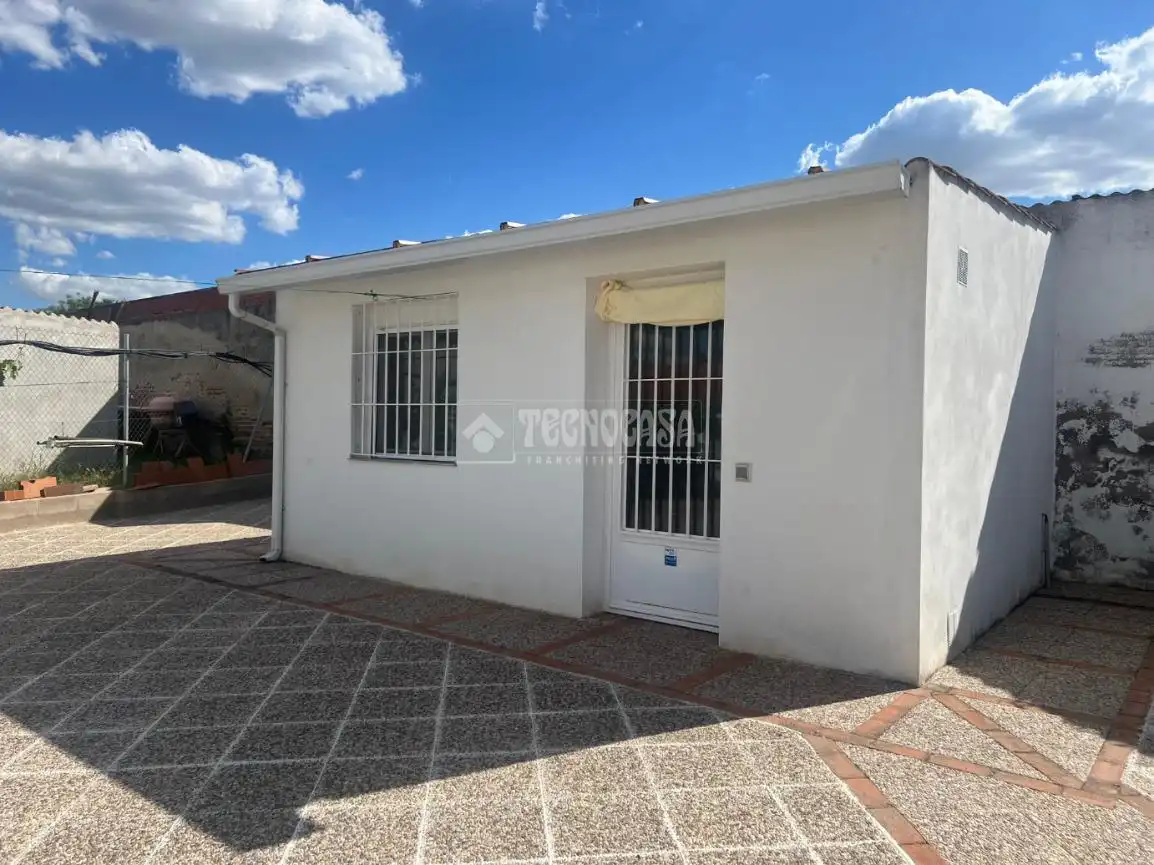 Vista exterior de Casa o chalet en venta en Madrid con Jardín privado y Alarma