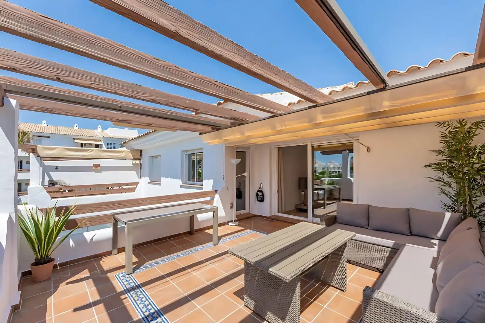 Terraza de Apartamento de alquiler en Estepona con Aire acondicionado, Terraza y Piscina