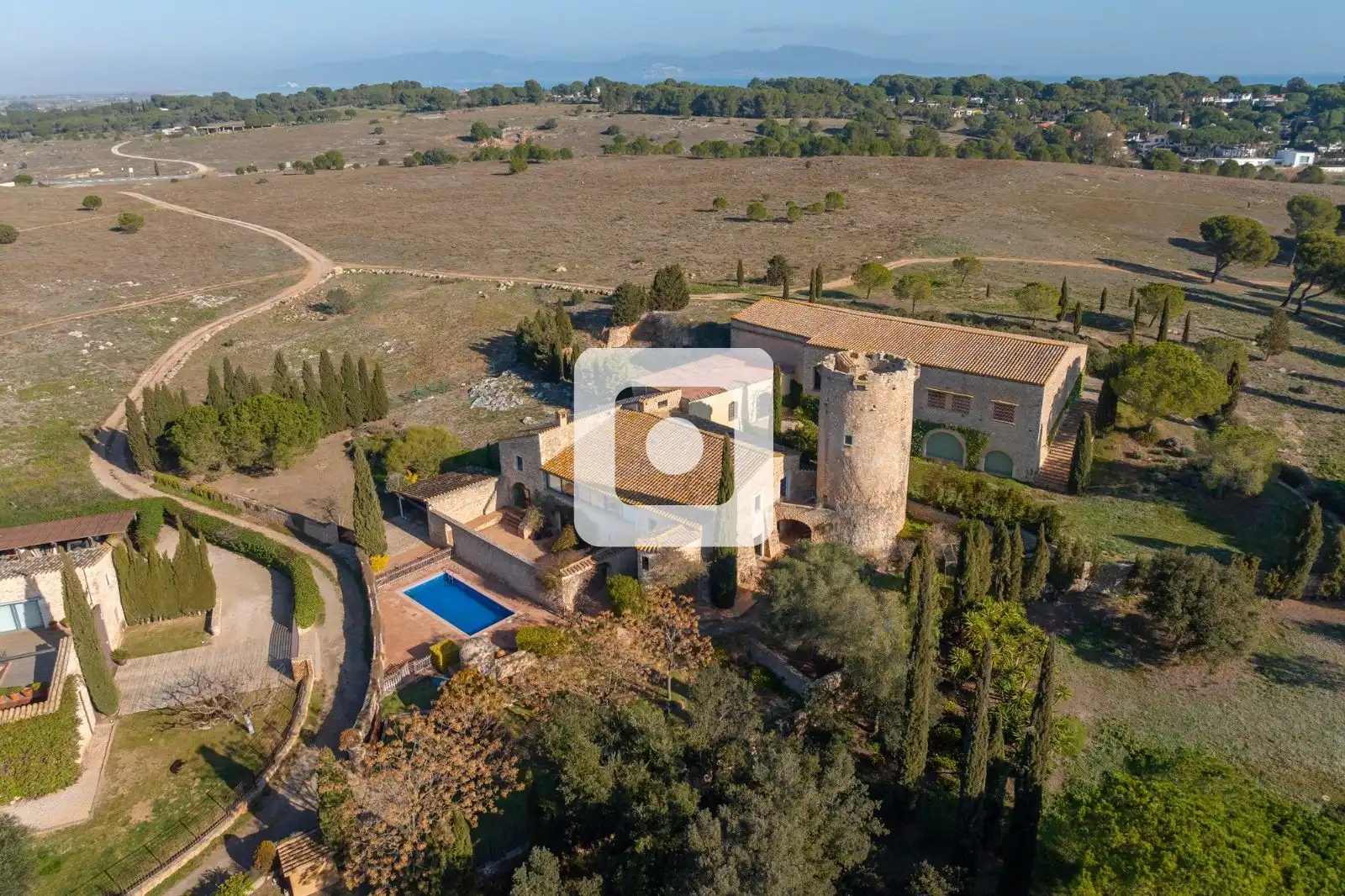 Vista exterior de Finca rústica en venda en L'Escala amb Calefacció i Piscina