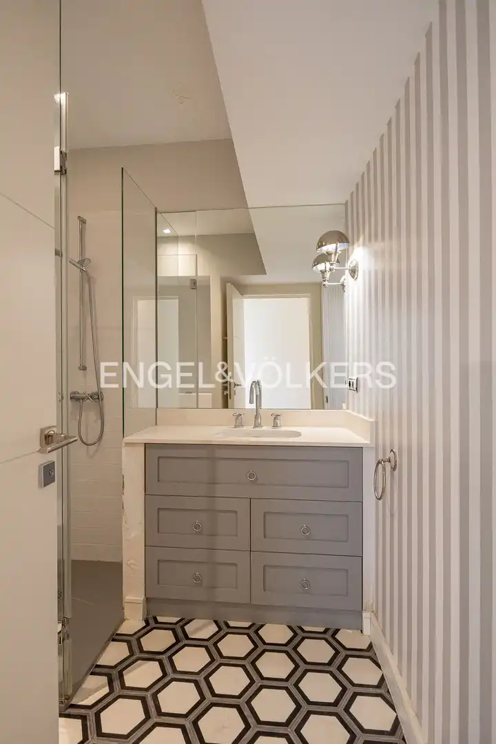 Badezimmer von Dachboden zur Miete in Madrid mit Klimaanlage, Heizung und Terrasse