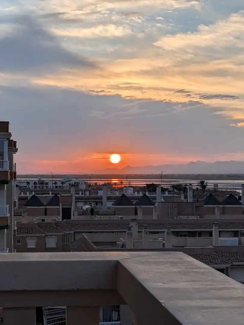 Vista exterior de Apartamento de alquiler en Santa Pola con Aire acondicionado, Calefacción y Amueblado