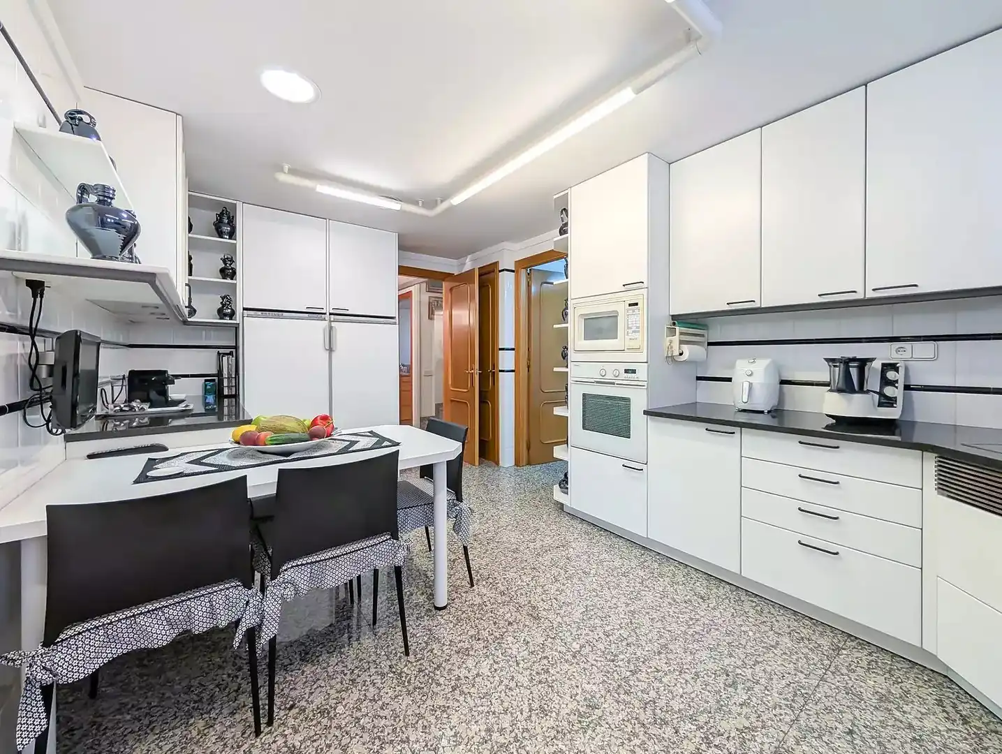 Kitchen of Houses for sale in Banyoles  with Swimming Pool and Furnished