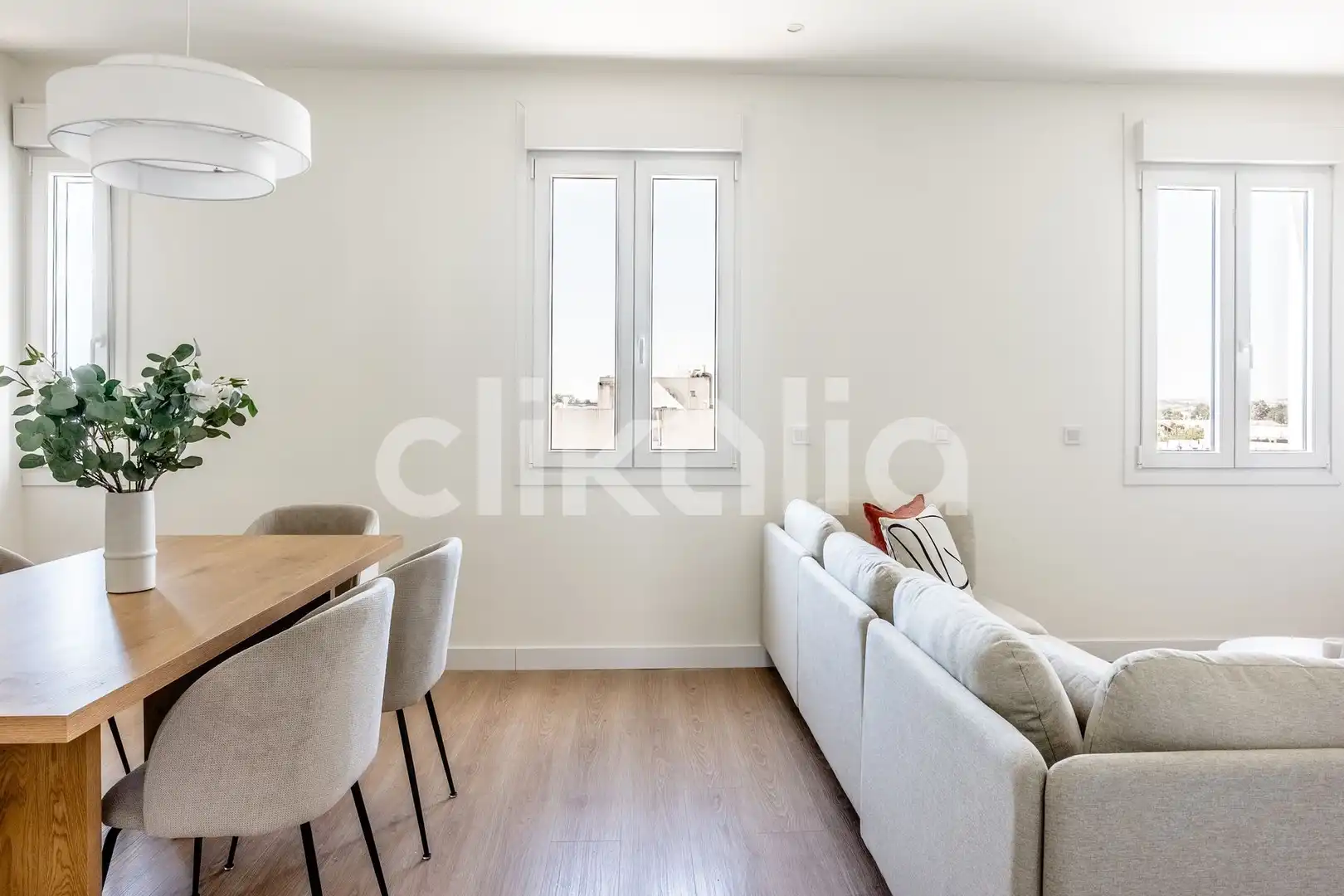 Sala d'estar de Pis en venda en Sevilla amb Aire condicionat i Jardí privat