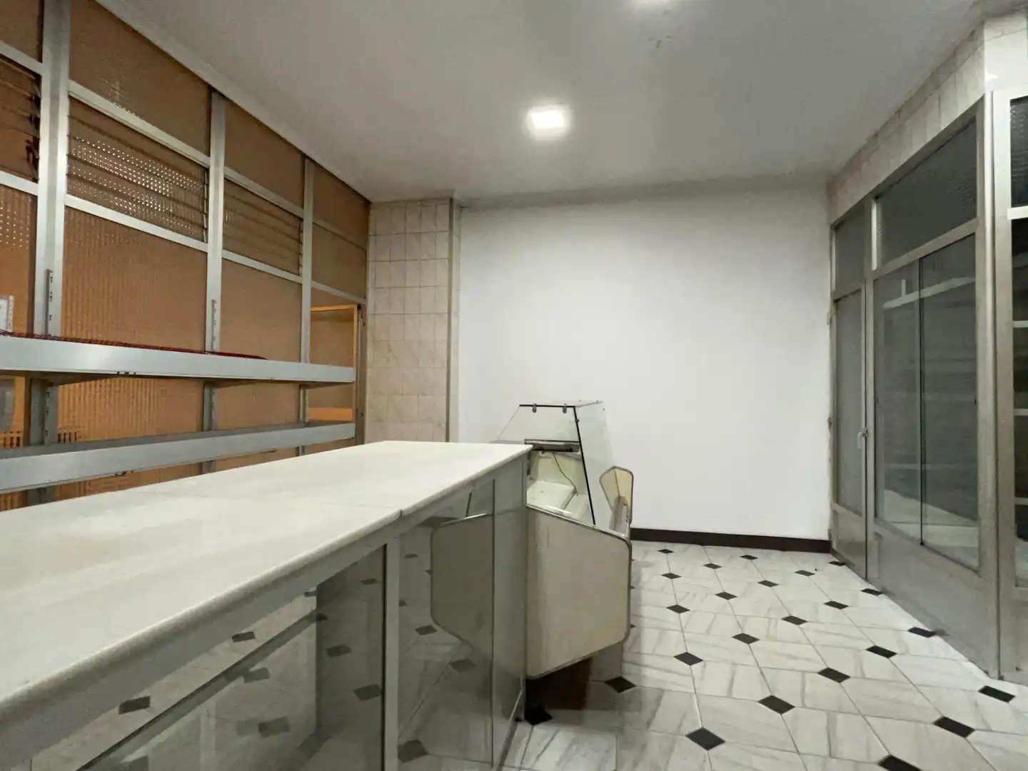 Gewerbefläche zum Verkauf in Avenida del Cedre 44, imagen 3
