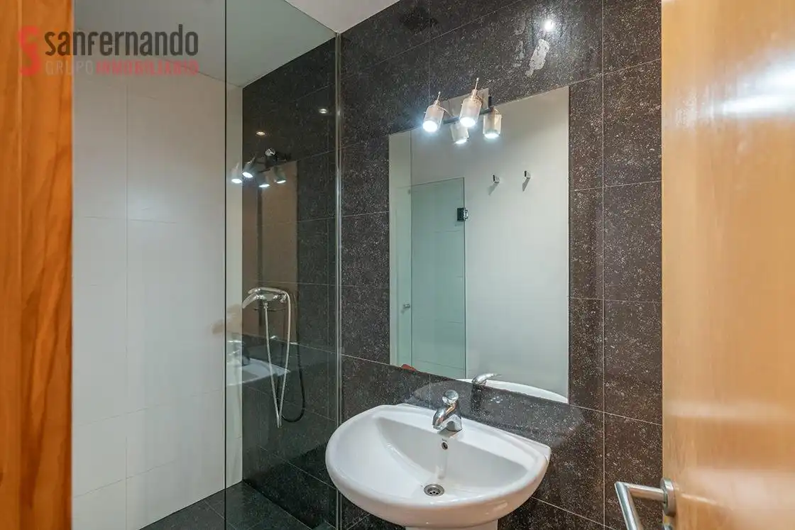 Bany de Planta baixa en venda en Santander amb Calefacció