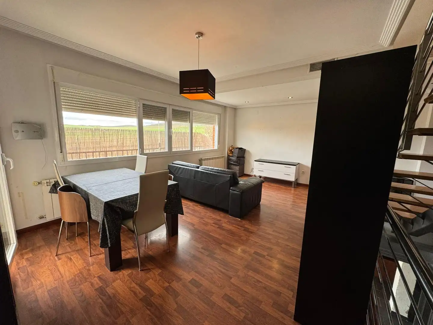 Sala de estar de Casa adosada en venta en Poblete con Aire acondicionado, Calefacción y Jardín privado