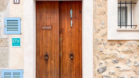 Exclusiva casa de pueblo en Artà con licencia de alquiler  El encanto mallorquín se une a la elegancia moderna! Obj. 8333