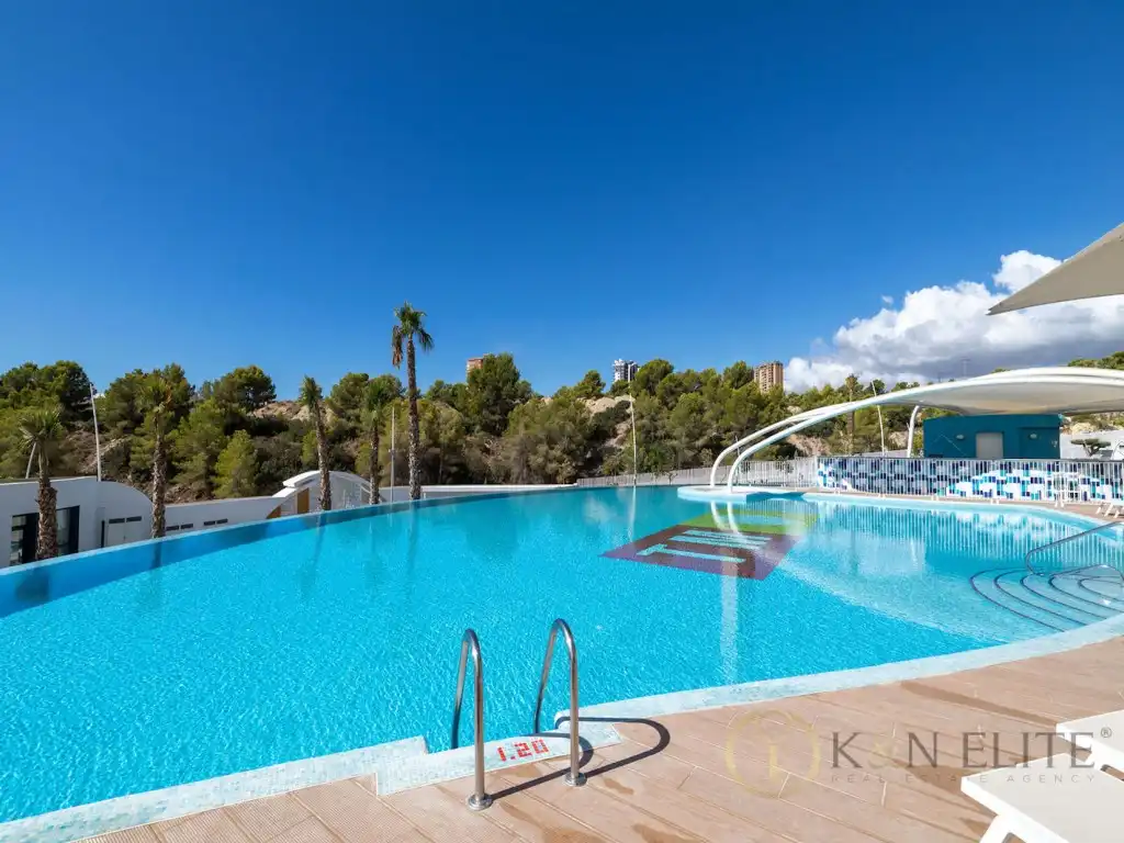Swimming pool of Flat for sale in Benidorm  with Air Conditioner, Terrace and Swimming Pool