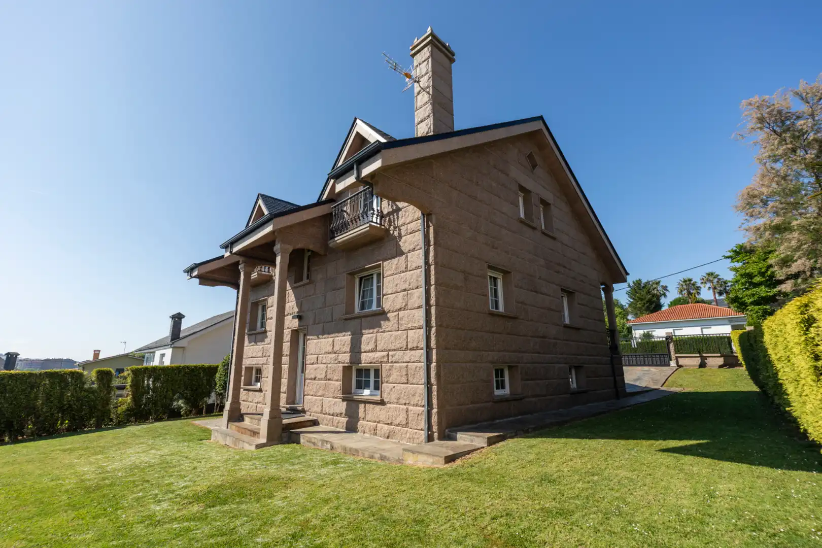 Außenansicht von Haus oder Chalet zum Verkauf in Oleiros mit Heizung, Privatgarten und Terrasse