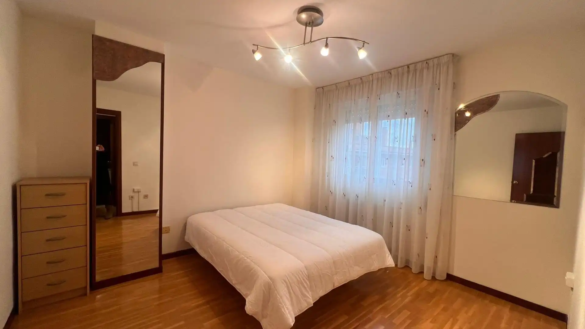 Bedroom of Flat for rent in  Pamplona / Iruña  with Heating, Parquet flooring and Furnished