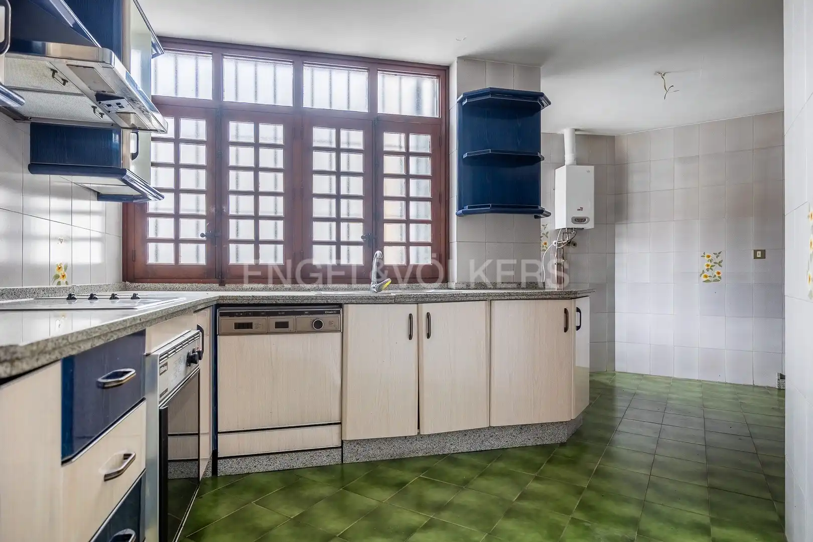 Kitchen of Flat for sale in Sevilla  with Air Conditioner and Heating