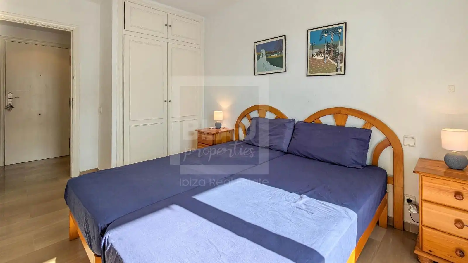 Schlafzimmer von Dachboden zum Verkauf in Sant Josep de sa Talaia mit Klimaanlage, Terrasse und Schwimmbad