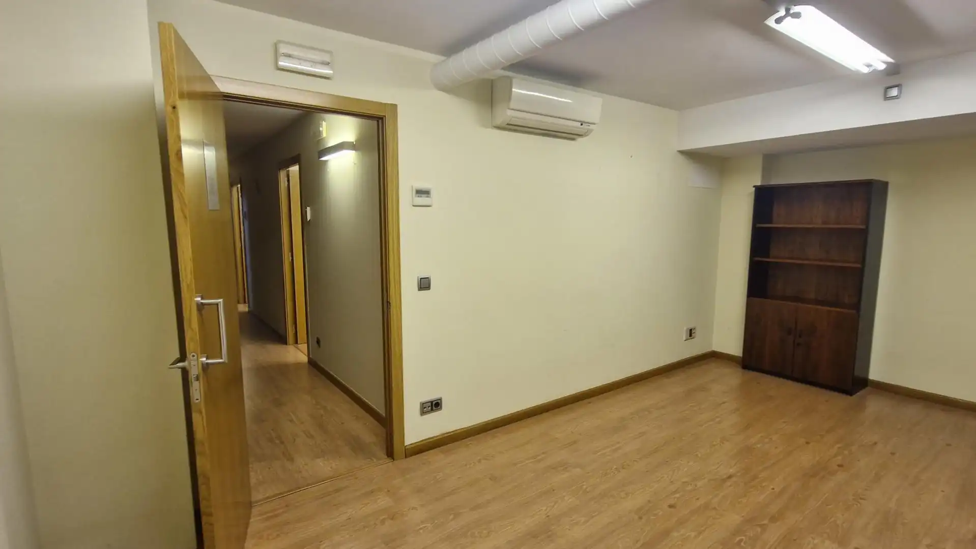 Büro zur Miete in Rúa Xosé Chao Rego 8, Santiago de Compostela, España, imagen 19