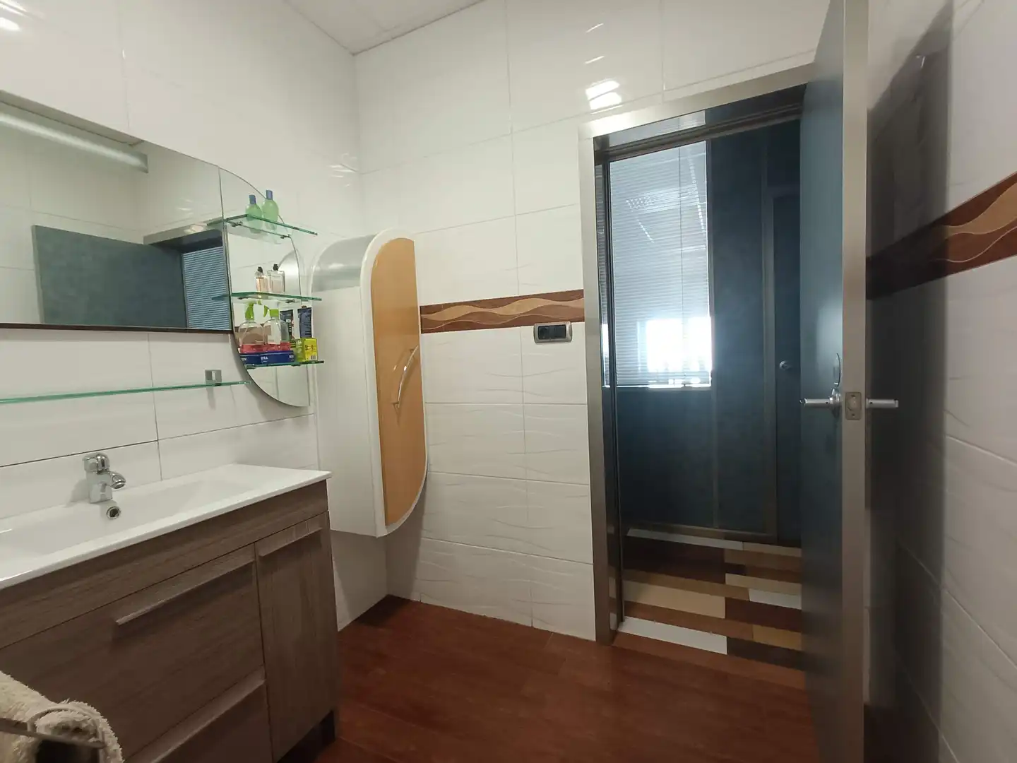 Badezimmer von Fabrikhallen zum Verkauf in L'Alcora