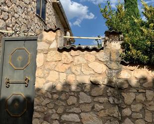 Vista exterior de Casa adosada en venda en Chillarón de Cuenca amb Piscina