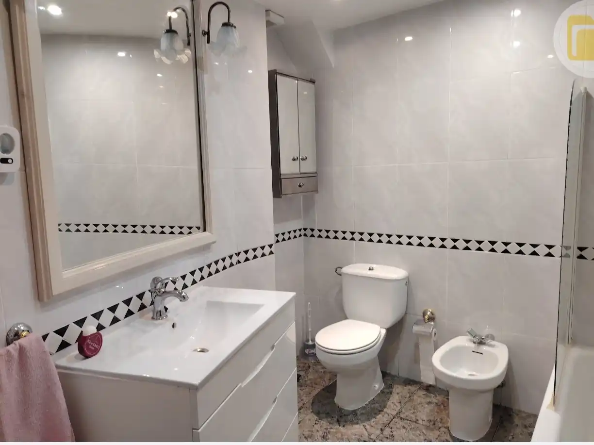 Baño de Piso de alquiler en Zaragoza con Calefacción y Amueblado