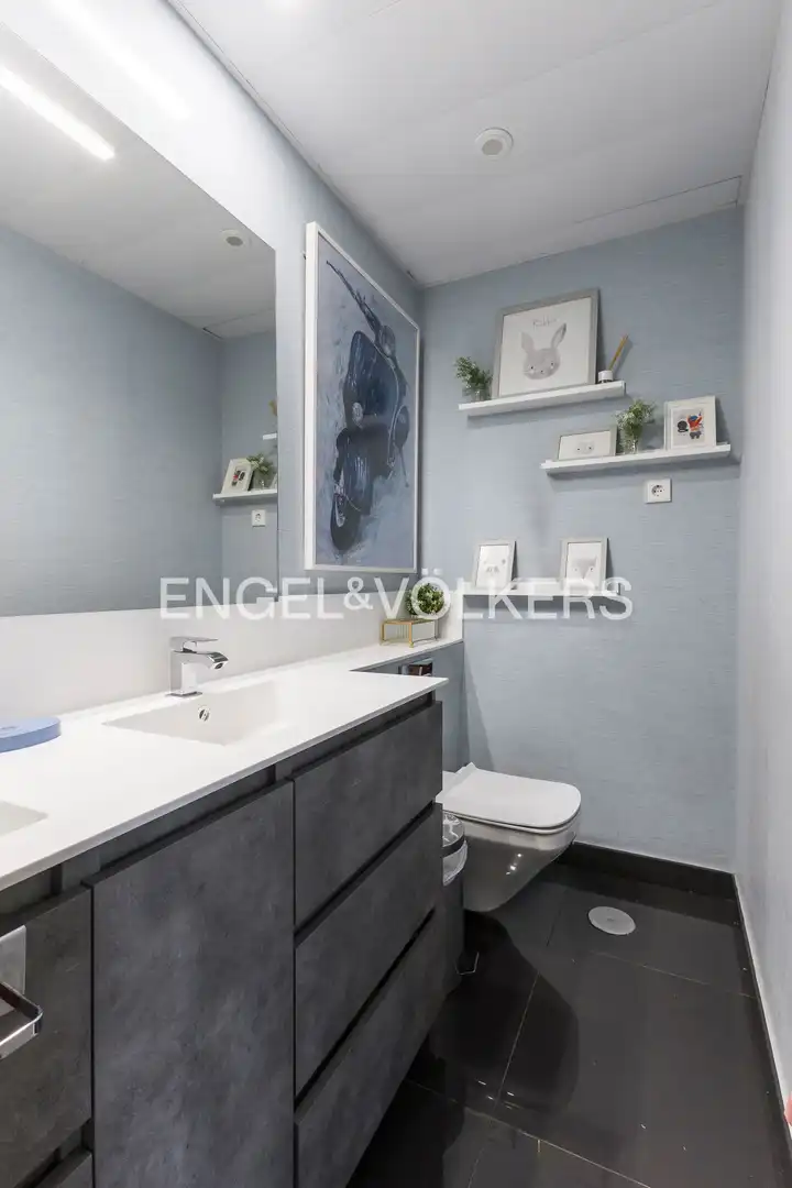Baño de Apartamento en venta en Pozuelo de Alarcón con Aire acondicionado, Calefacción y Jardín privado