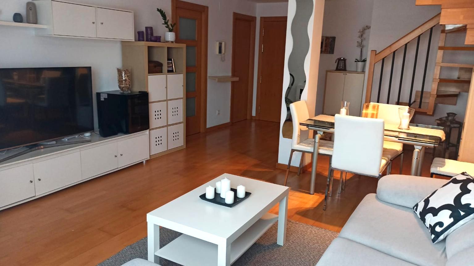 Sala d'estar de Àtic en venda en Vic amb Terrassa, Moblat i Balcó