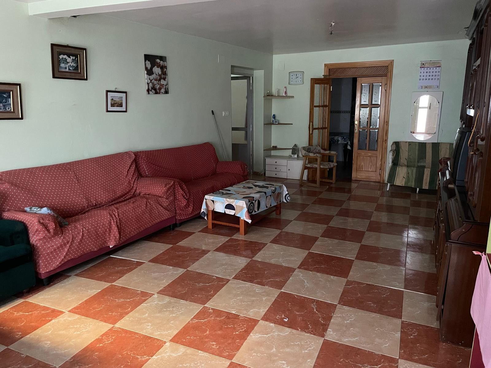 Sala d'estar de Casa o xalet en venda en La Puebla de Almoradiel amb Calefacció, Parquet i Traster