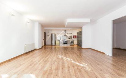 Living room of Flat for sale in  Barcelona Capital  with Heating, Parquet flooring and Terrace