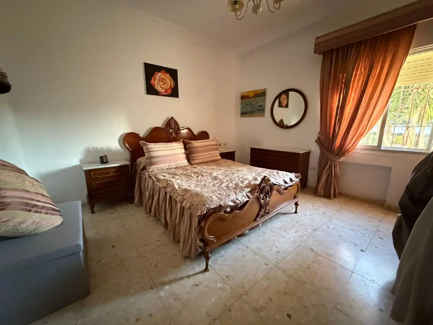 Habitación de Casa o chalet en venta en Chiclana de la Frontera con Jardín privado, Piscina y Amueblado