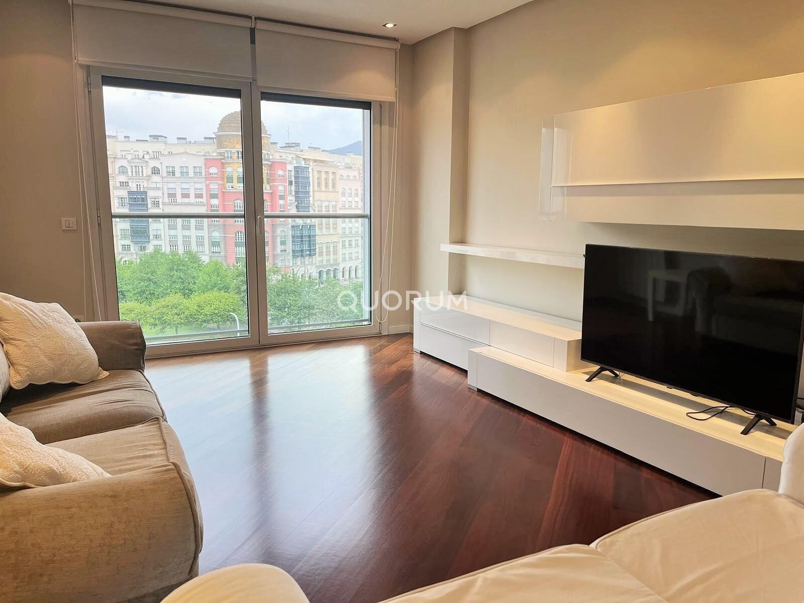 Sala d'estar de Pis en venda en Bilbao  amb Aire condicionat, Calefacció i Traster