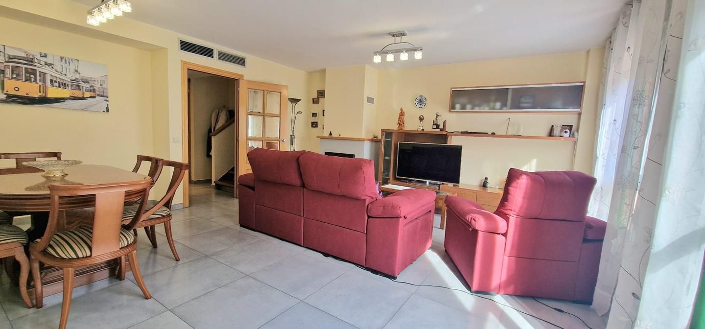 Sala de estar de Casa adosada en venta en  Zaragoza Capital con Aire acondicionado, Calefacción y Terraza