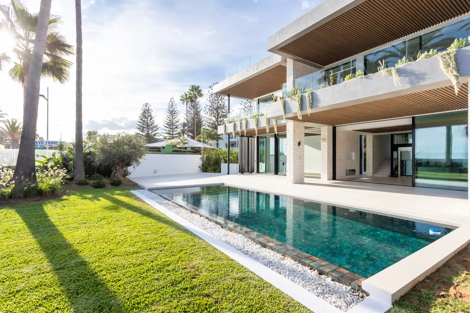 Swimming pool of Houses for sale in Marbella  with Air Conditioner, Terrace and Storage room