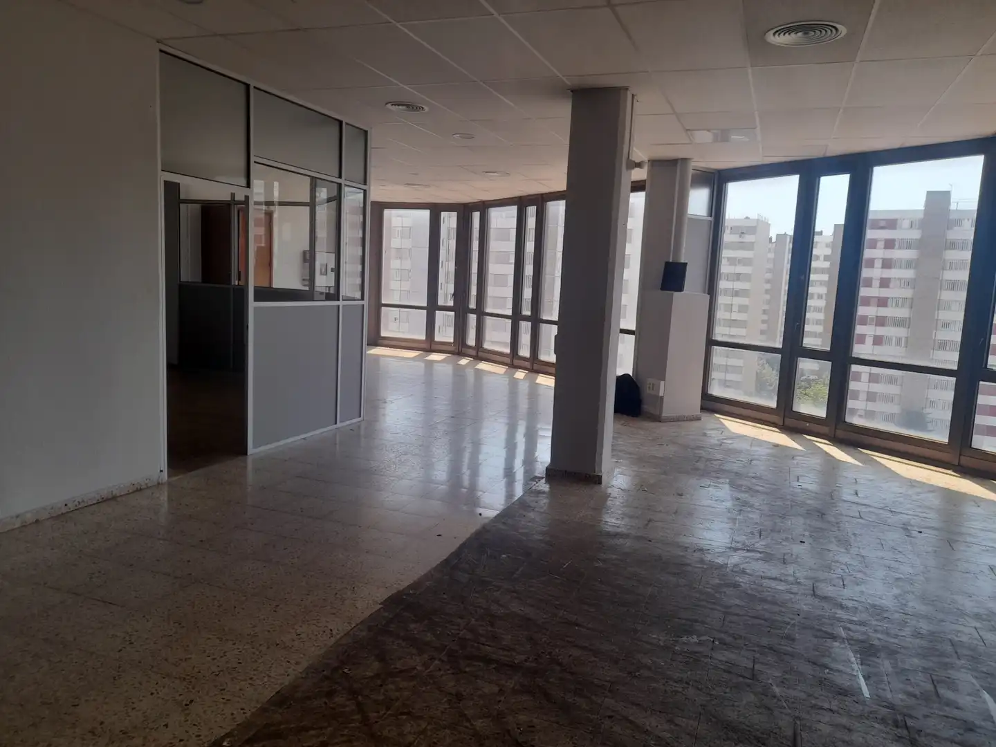 Local de alquiler en L'Hospitalet de Llobregat con Aire acondicionado y Calefacción