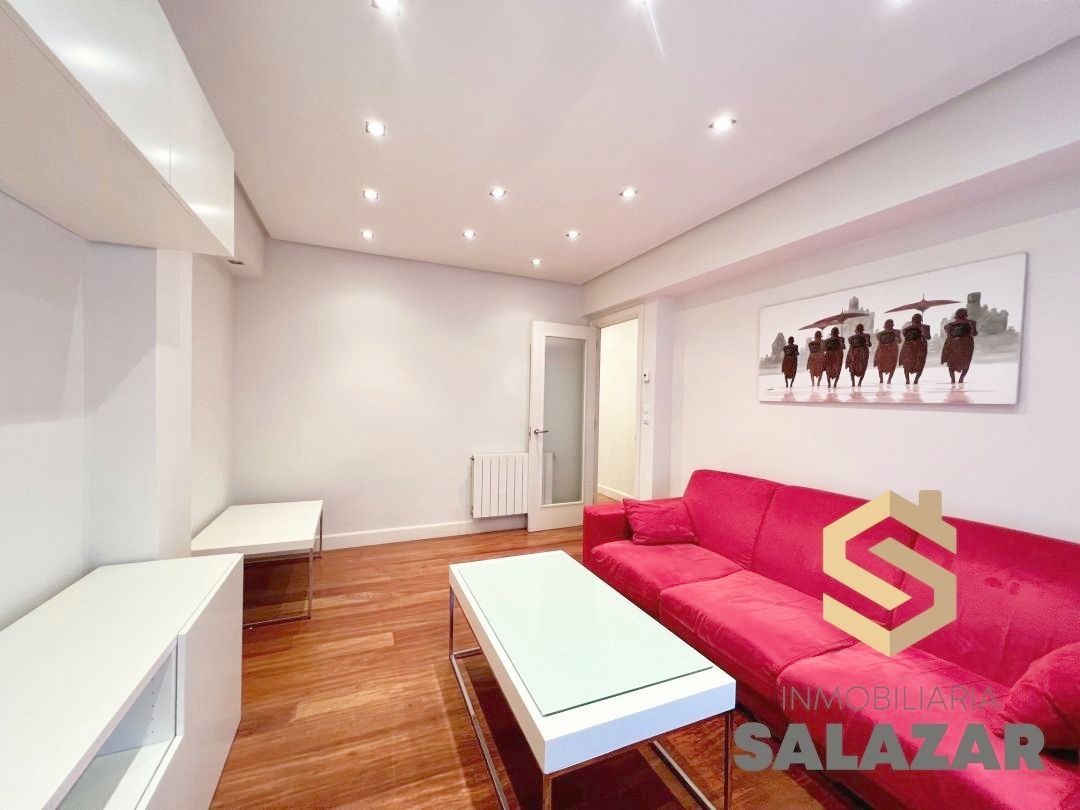 Sala d'estar de Pis de lloguer en Bilbao  amb Calefacció, Forn i Rentadora