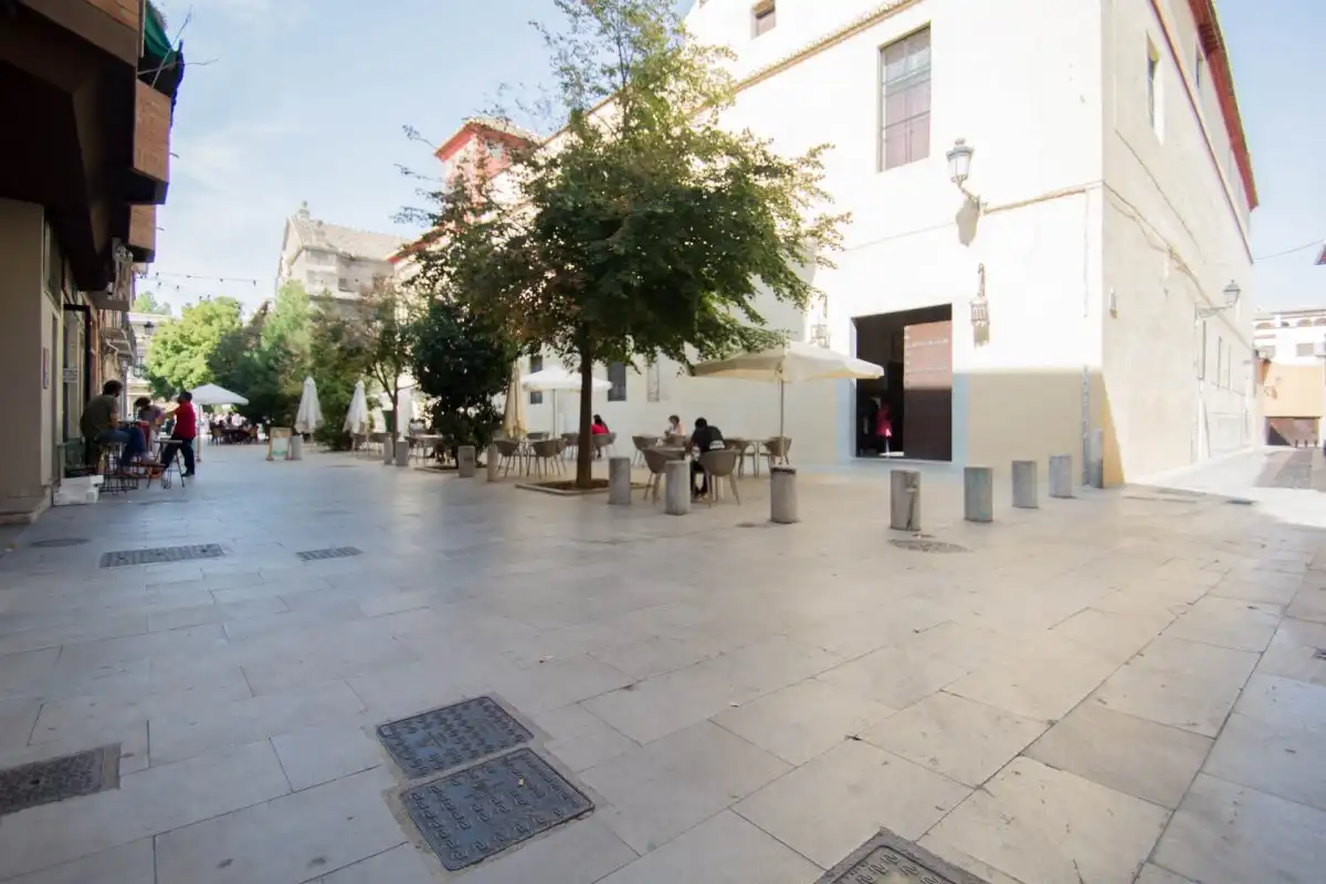 Vista exterior de Local de lloguer en Granada