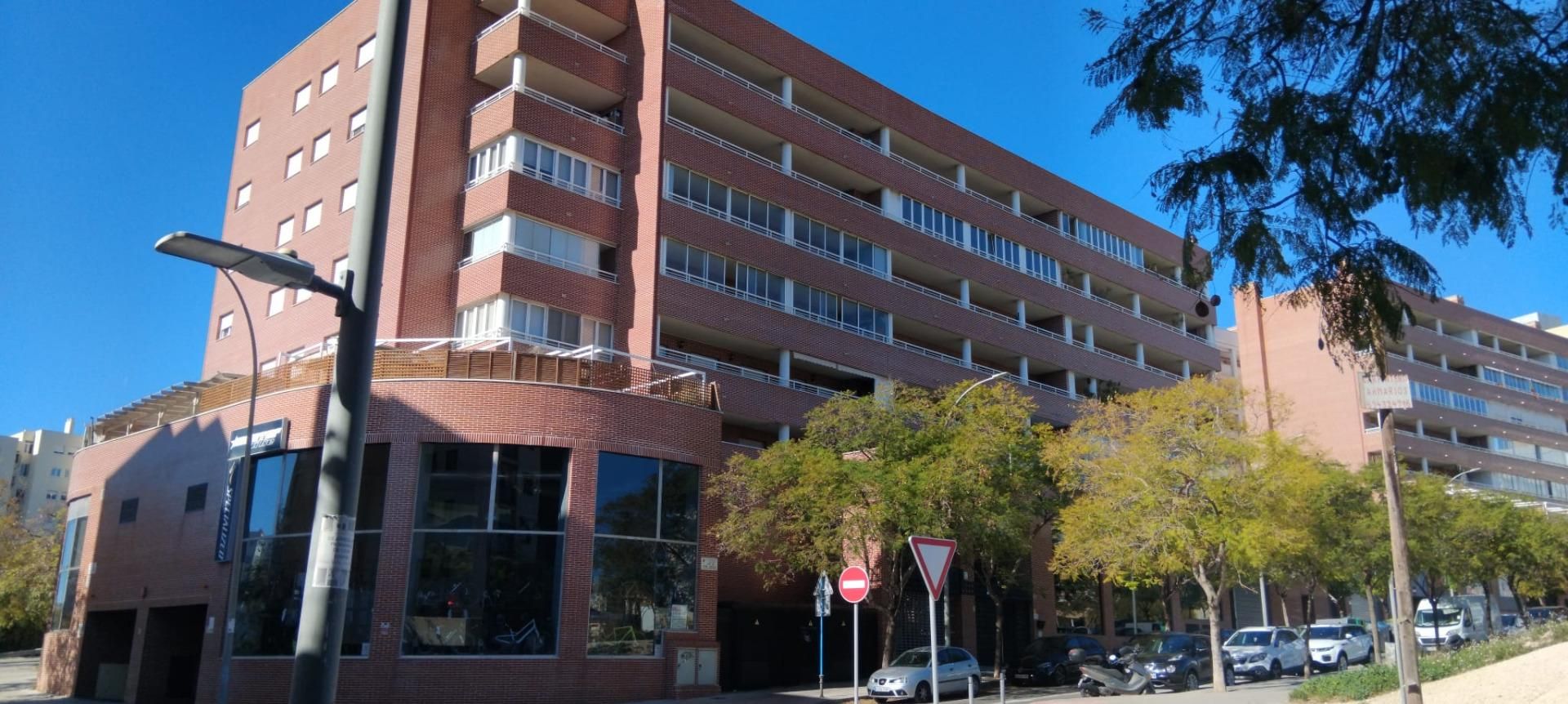 Vista exterior de Apartament de lloguer en Alicante / Alacant amb Aire condicionat, Jardí privat i Moblat