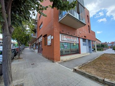 Locale commerciale in affitto a La Serreta