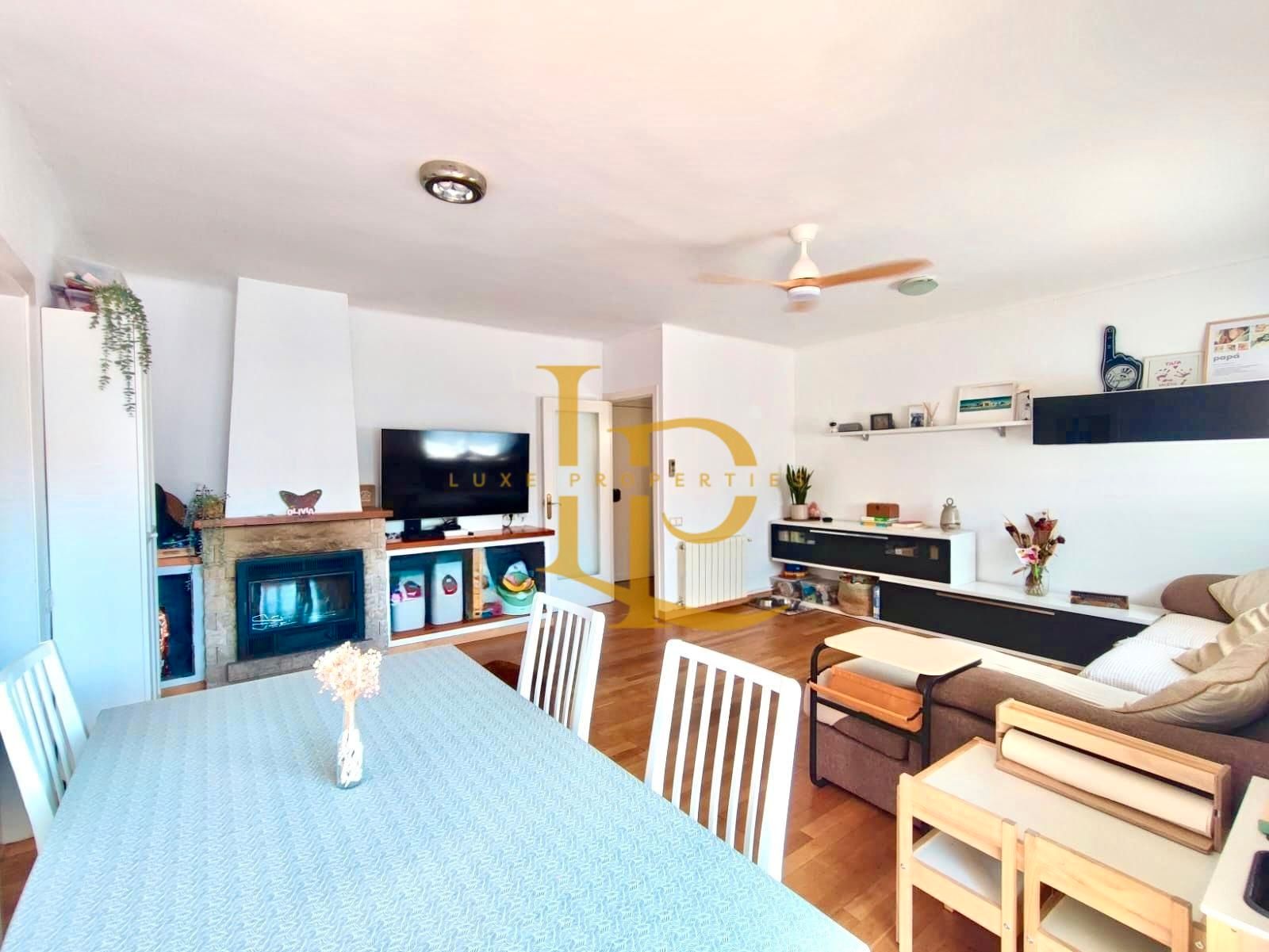 Sala de estar de Piso en venta en Sant Cugat del Vallès con Aire acondicionado, Calefacción y Parquet
