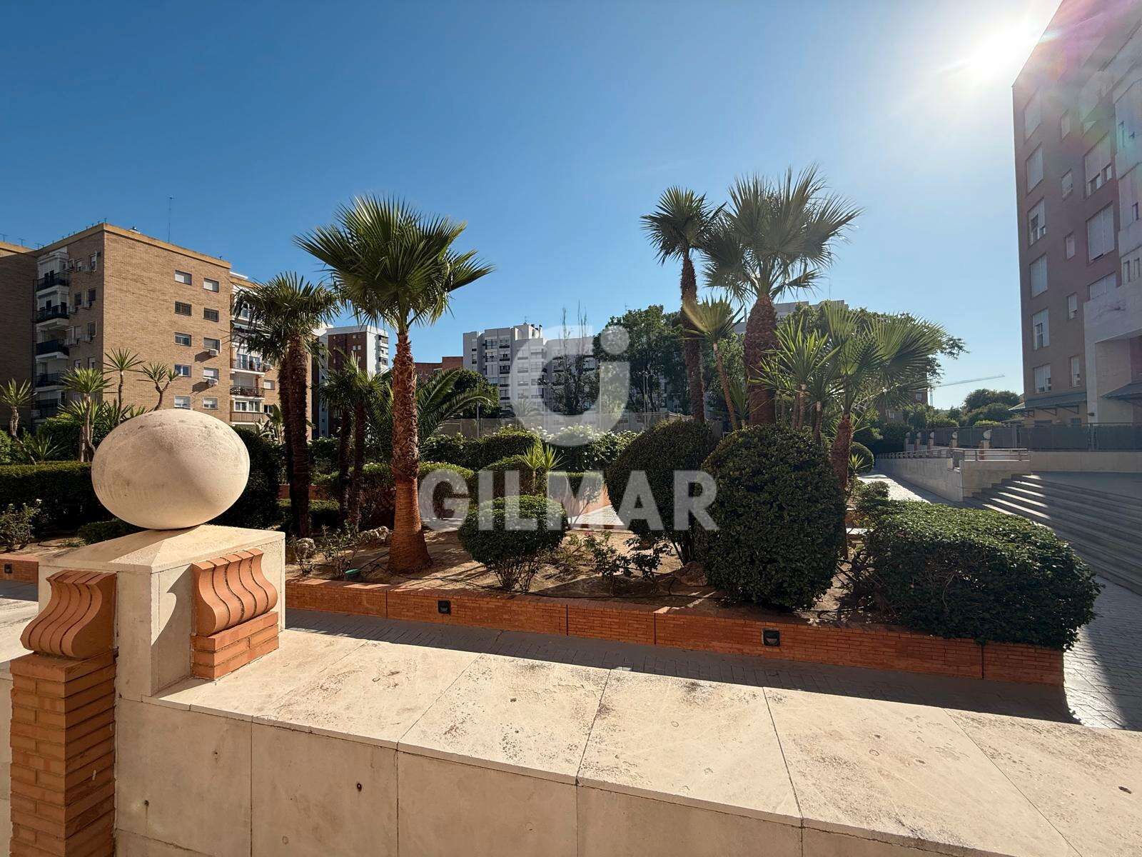 Vista exterior de Pis de lloguer en  Sevilla Capital amb Aire condicionat, Forn i Rentadora