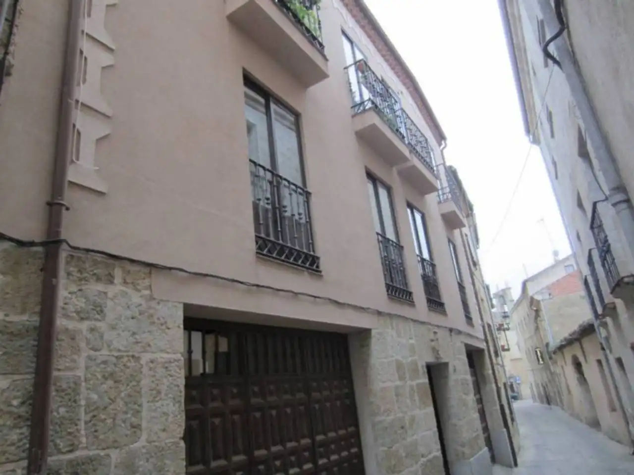 Vista exterior de Apartament en venda en Ciudad Rodrigo amb Calefacció i Moblat