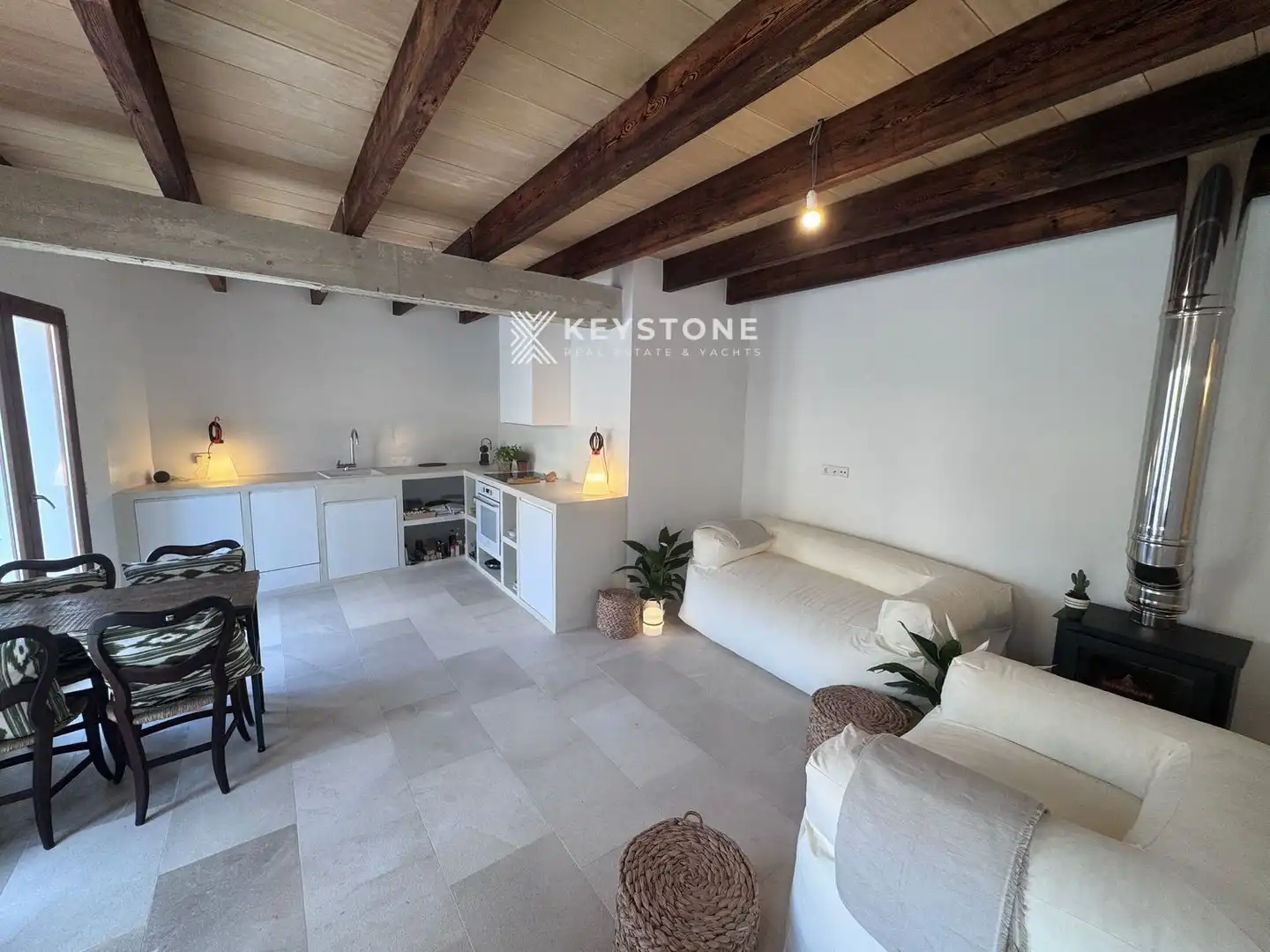 Sala d'estar de Casa o xalet de lloguer en Estellencs amb Aire condicionat, Terrassa i Moblat