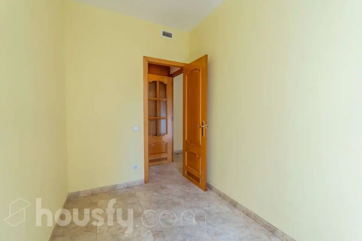 Wohnung zum Verkauf in Vilanova i la Geltrú mit Klimaanlage, Heizung und Balkon