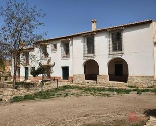 Vista exterior de Finca rústica en venda en Iznalloz amb Piscina