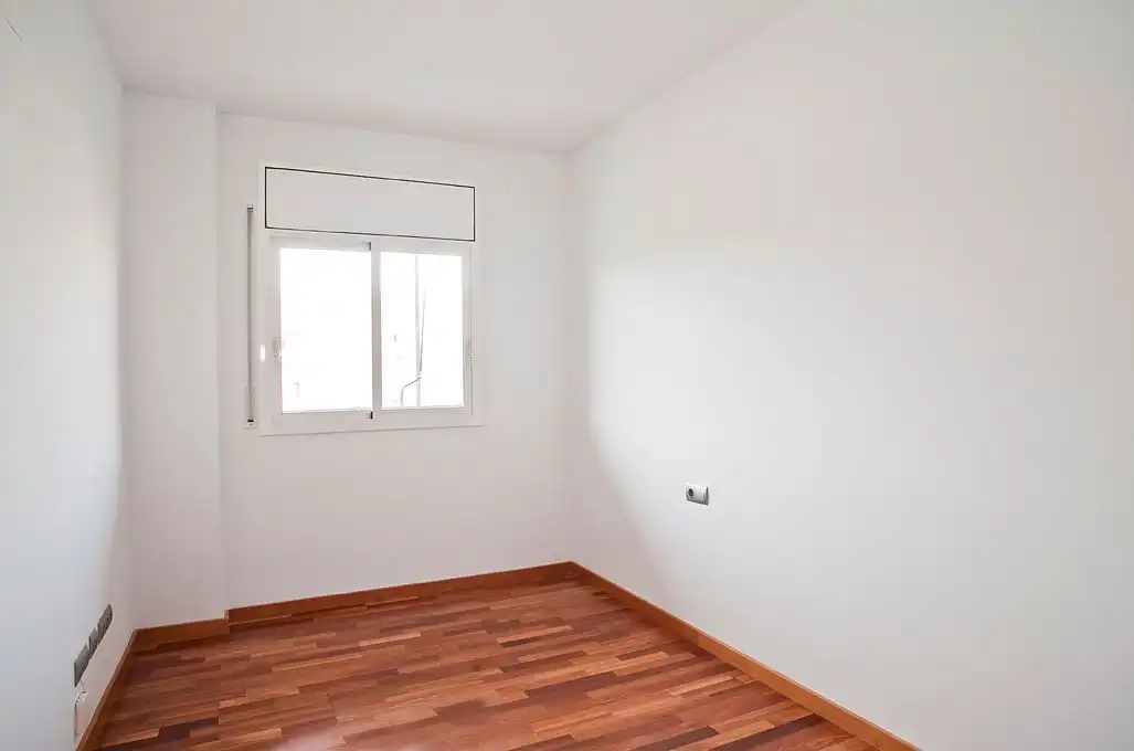 Bedroom of Flat for rent in Sant Cugat del Vallès  with Heating, Parquet flooring and Terrace