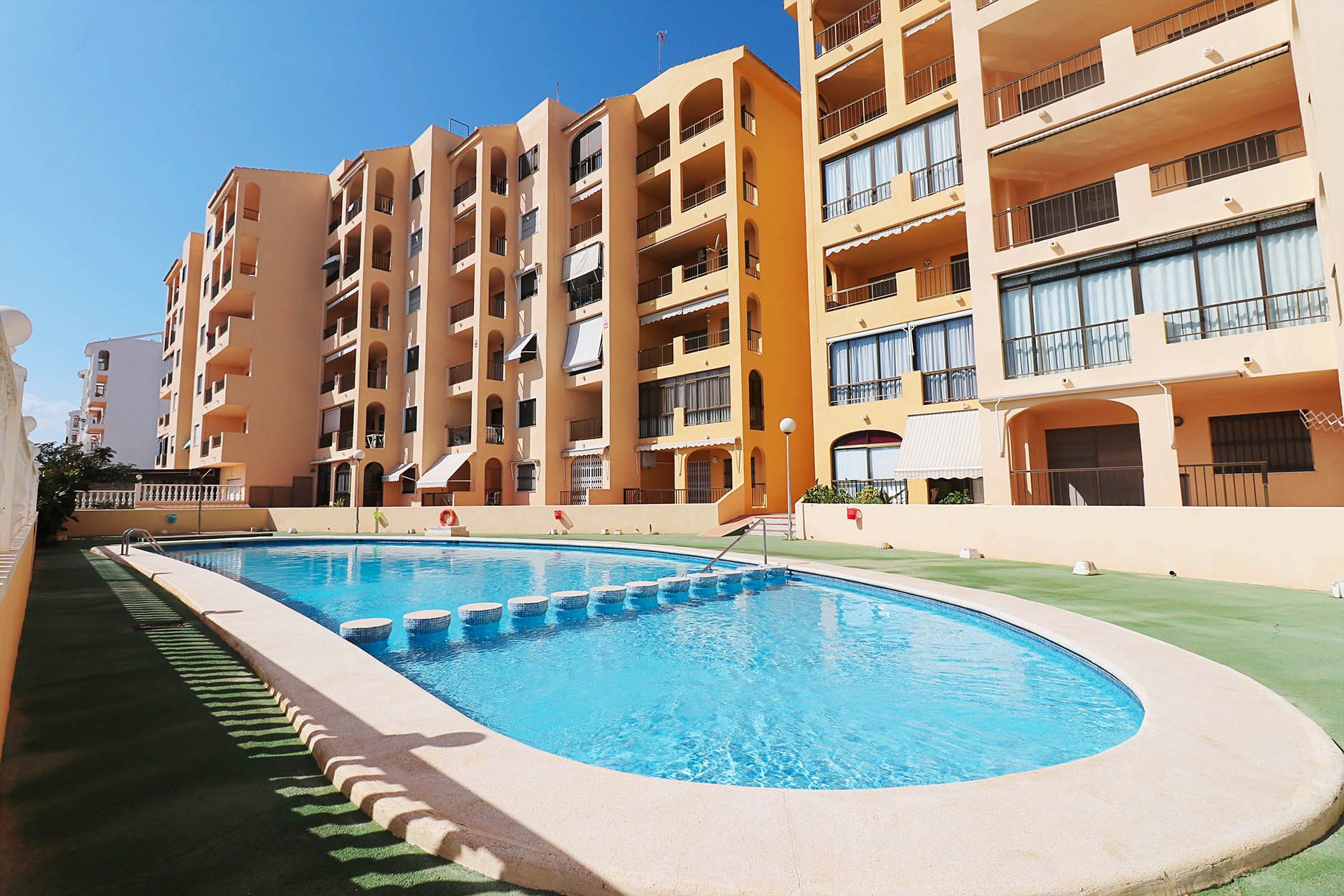 Piscina de Apartamento de alquiler en Guardamar del Segura con Aire acondicionado, Calefacción y Terraza