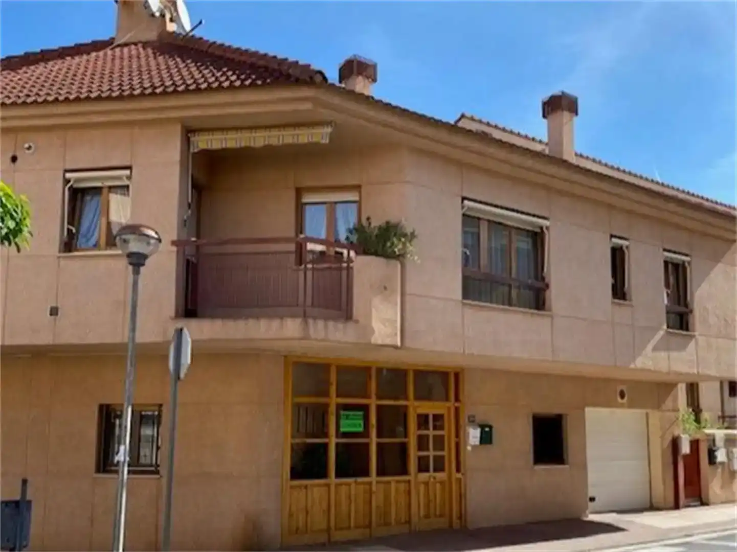 Vista exterior de Piso en venta en Lardero con Aire acondicionado, Jardín privado y Parquet