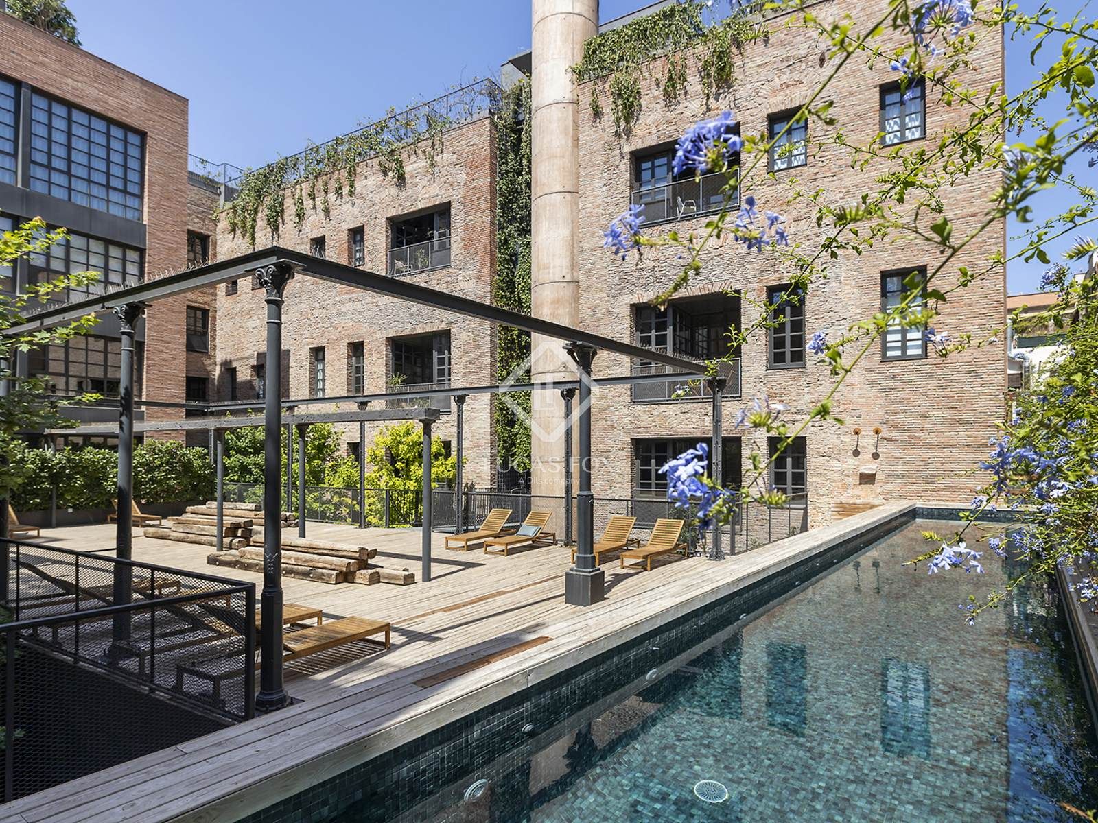 Swimming pool of Flat to rent in  Barcelona Capital  with Air Conditioner, Heating and Private garden