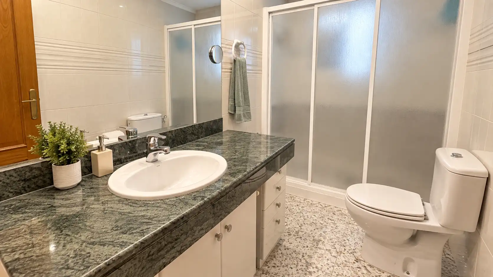 Bathroom of Flat for sale in Ponent