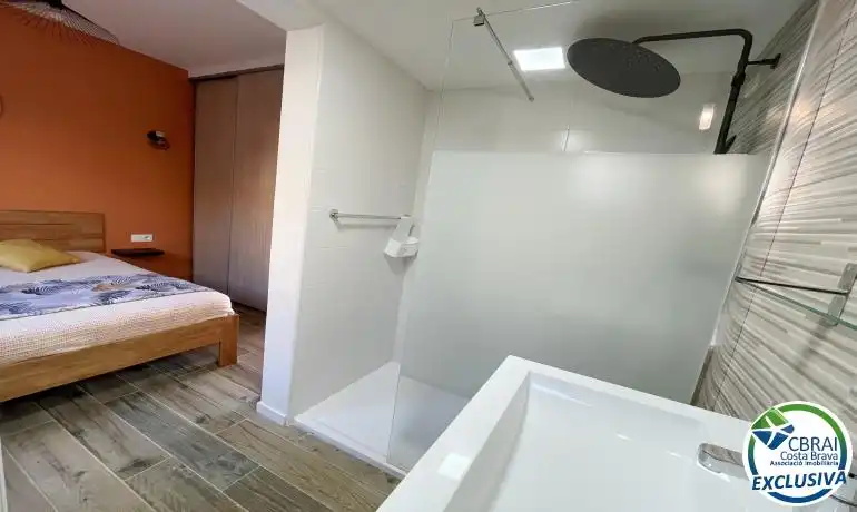 Bany de Casa o xalet en venda en Roses amb Aire condicionat, Calefacció i Jardí privat