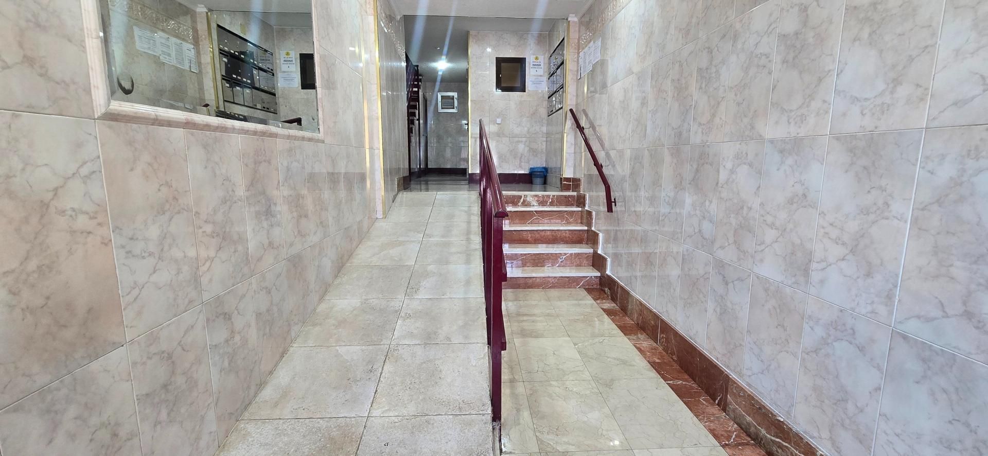 Piso en venta en Parla con Calefacción y Terraza