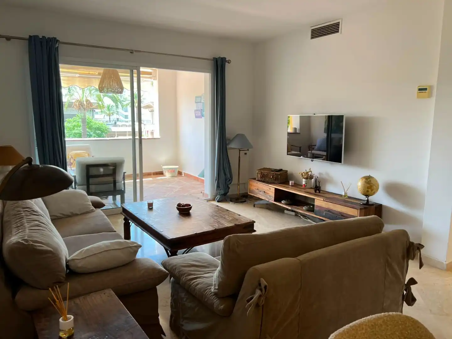 Sala d'estar de Apartament de lloguer en Marbella amb Aire condicionat, Calefacció i Terrassa
